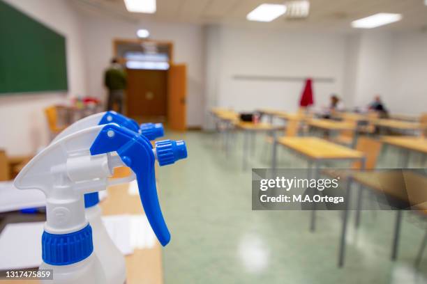 protection and hygiene measures in the classroom - aula stock-fotos und bilder