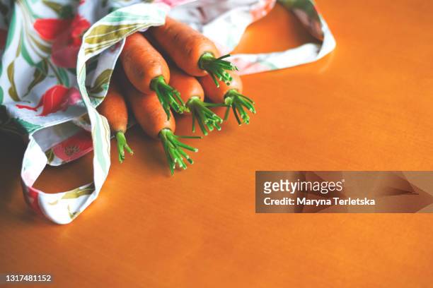raw carrots in an eco bag on the table. - dieta à base de plantas imagens e fotografias de stock