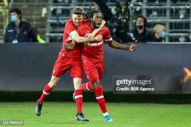 Brussel, BELGIUM Dieumerci Mbokani of Royal Antwerp FC scores 0-1 and celebrates this with Pieter Gerkens of Royal Antwerp FC during the Jupiler Pro...