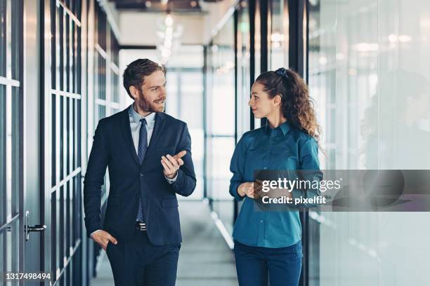 hacer crecer el negocio juntos - business talk frase corta fotografías e imágenes de stock