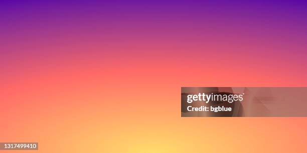 stockillustraties, clipart, cartoons en iconen met abstracte vage achtergrond - gedefocused oranje gradiënt - sunrise dawn