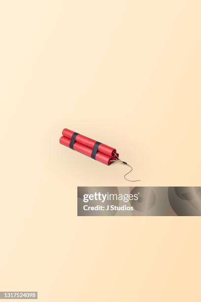 a bundle of dynamite sticks - dinamite foto e immagini stock