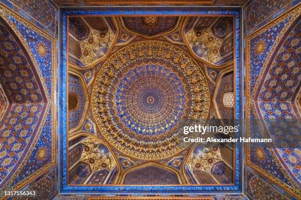 samarkand tilya-kori madrasah ornate dome ceiling detail registan uzbekistan - madressa stock pictures, royalty-free photos & images