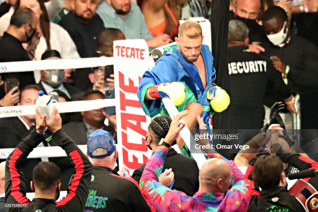 Canelo Alvarez v Billy Joe Saunders