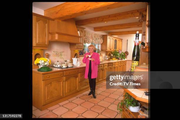 Television presenter Gloria Hunniford photographed at home, circa 1991.