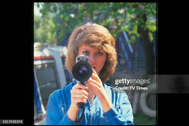 Television presenter Anne Diamond holding a video camera, circa 1984.