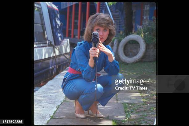 Television presenter Anne Diamond holding a video camera, circa 1984.