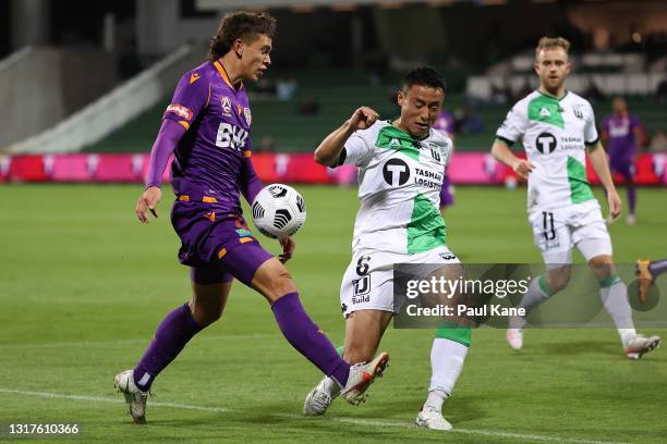 Joshua Rawlins of the Glory controls the ball against Tomoki Imai of Western United during the A-League match between Perth Glory and Western United...