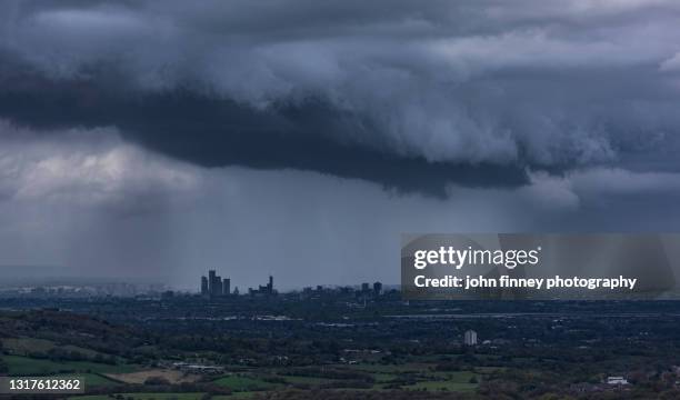 city of manchester under a stormy sky. north west england. uk. - the bigger picture englische redewendung stock-fotos und bilder