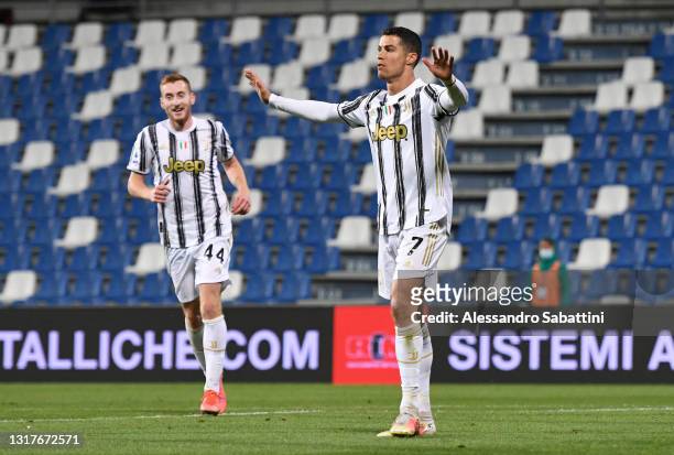 Cristiano Ronaldo of Juventus celebrates after scoring their side's second goal during the Serie A match between US Sassuolo and Juventus at Mapei...