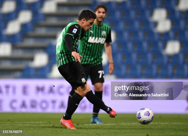 Giacomo Raspadori of U.S. Sassuolo Calcio scores their side's first goal during the Serie A match between US Sassuolo and Juventus at Mapei Stadium -...