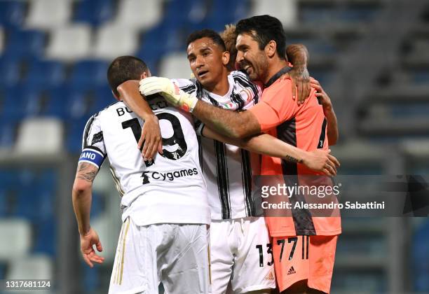 Leonardo Bonucci, Danilo and Gianluigi Buffon of Juventus celebrate their side's victory after the Serie A match between US Sassuolo and Juventus at...