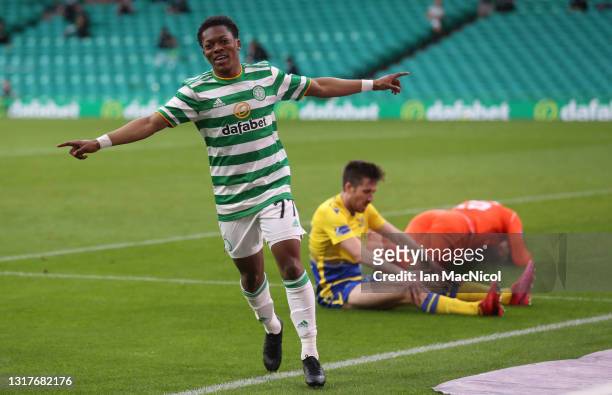 Karamoko Dembele of Celtic celebrates after scoring their side's fourth goal during the Scottish Premiership match between Celtic and St Johnstone on...