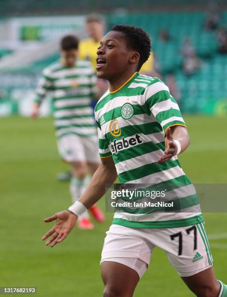 Karamoko Dembele of Celtic celebrates after scoring their side's fourth goal during the Scottish Premiership match between Celtic and St Johnstone on...