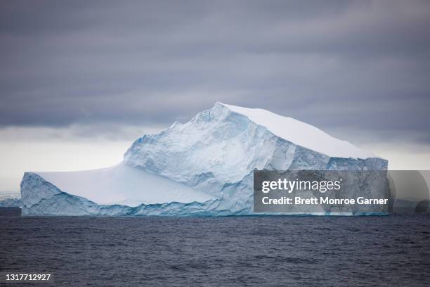 iceberg in antarctica - ice floe stock pictures, royalty-free photos & images