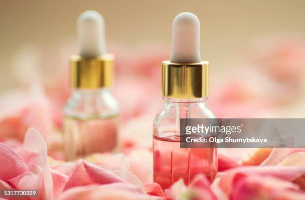 two glass beauty containers with oil for face and nail care - cutícula fotografías e imágenes de stock