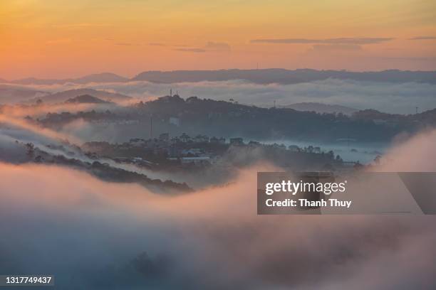 city in the fog at dawn - modern vietnam imagens e fotografias de stock