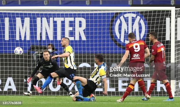 Edin Dzeko of FC Internazionale strikes the crossbar during the Serie A match between FC Internazionale and AS Roma at Stadio Giuseppe Meazza on May...