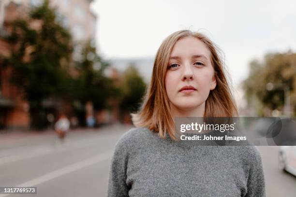 young woman in city - ung vuxen bildbanksfoton och bilder