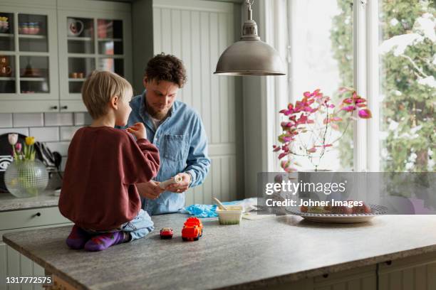 father with son in kitchen - sweden school stock pictures, royalty-free photos & images