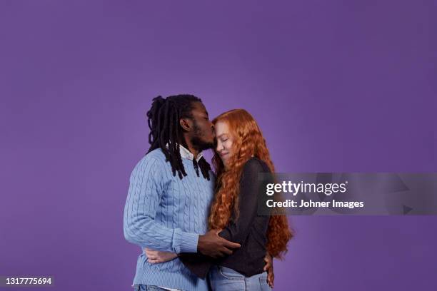 couple together, studio shot - ic foto e immagini stock