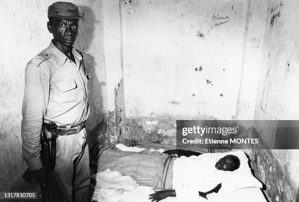 Ancien président Macias N'Guema attend dans la prison de Bata son jugement au tribunal molotaire, le 17 août 1979.
