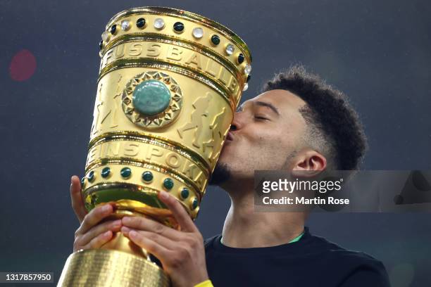 Jadon Sancho of Dortmund kisses the trophy after winning the DFB Cup final match between RB Leipzig and Borussia Dortmund at Olympic Stadium on May...