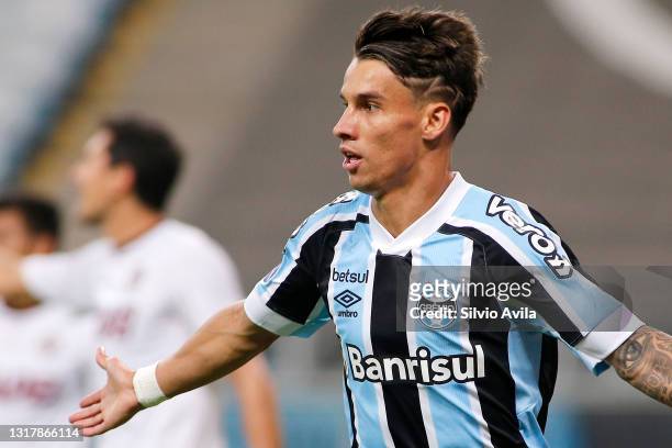 Ferreira of Gremio celebrates after scoring the second goal of his team during a match between Gremio and Lanus as part of group H of Copa CONMEBOL...