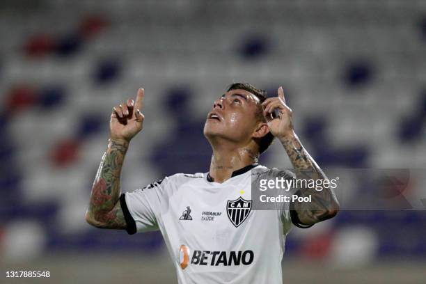 Eduardo Vargas of Atletico MG celebrates after scoring the third goal of his team during a match between America de Cali and Atletico Mineiro as part...