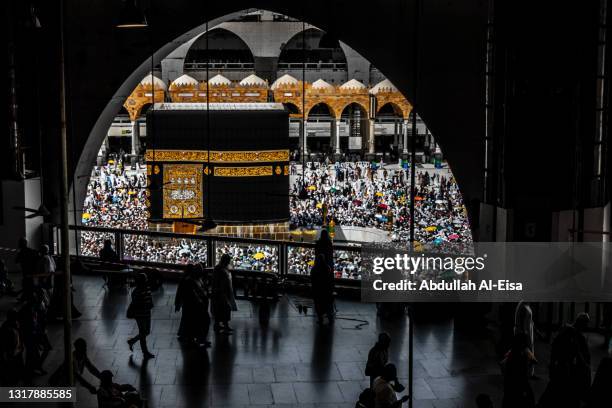 the ka'abah - makkah mosque stockfoto's en -beelden