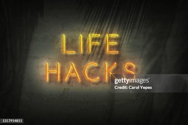 life hacks message in neon lights - lifehack stock-fotos und bilder