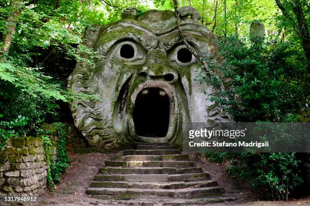monster and grotesque sculpture in the forest - ruin bildbanksfoton och bilder