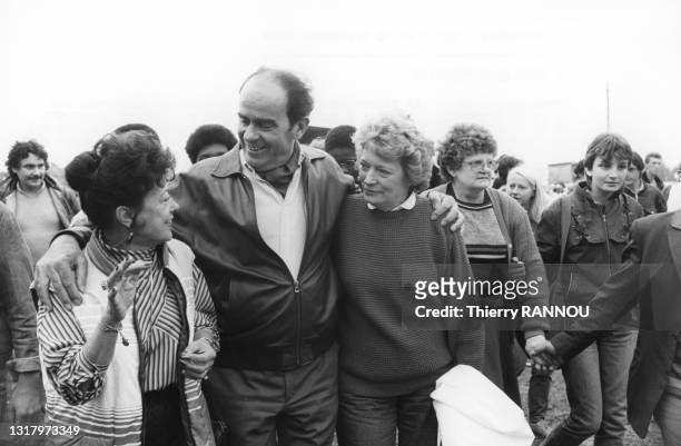 Le secrétaire général du Parti Communiste Français Georges Marchais et sa femme Liliane participent à la Fête de l'Humanité à La Courneuve le 10...