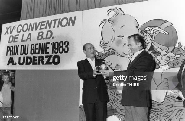 Le créateur et l'auteur d'Astérix Albert Uderzo reçoit le prix du Génie pour l'ensemble de son oeuvre des mains du fantaisiste Bernard Haller le 5...