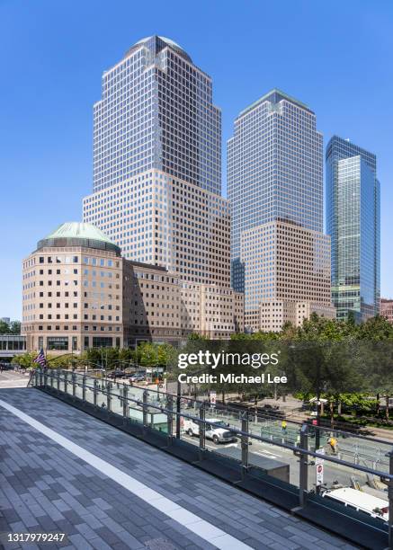 elevated view of lower manhattan skyline - new york - world financial center stock-fotos und bilder