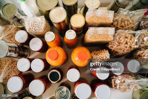 rearranging the kitchen pantry - não perecíveis imagens e fotografias de stock