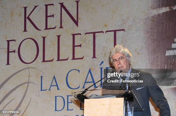 Author Ken Follett presents "La Caida de los Gigantes" at the Museo del Ferrocarril on October 20, 2010 in Madrid, Spain. "La Caida de los Gigantes,"...