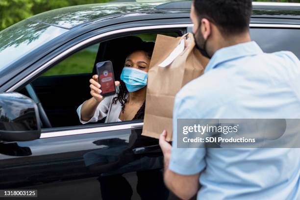 Fast Food Recipient Fast Food Receipt Photos and Premium High Res Pictures - Getty Images