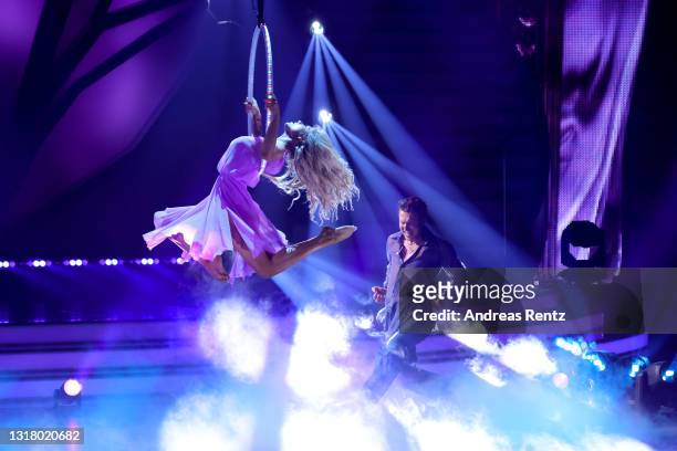 Valentina Pahde and Valentin Lusin perform on stage during the 10th show of the 14th season of the television competition "Let's Dance" on May 14,...