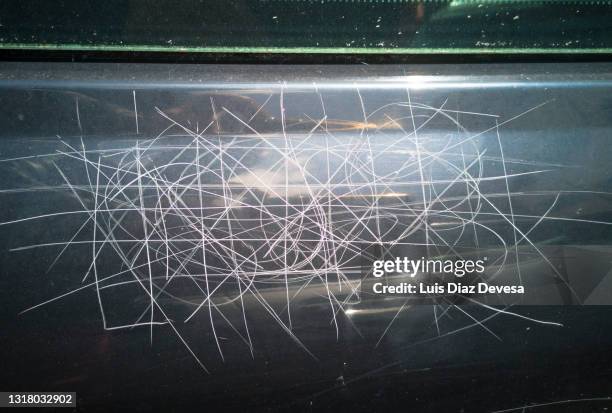 big scratches on a car for vandalism - vandalismo imagens e fotografias de stock