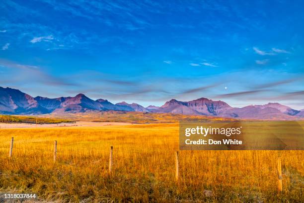 alberta canada countryside - alberta mountains stock pictures, royalty-free photos & images