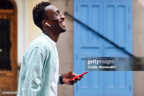 Man Calling Using Earbud 328 Man Holding Phone To Ear Stock Photos, High-Res Pictures, and ...