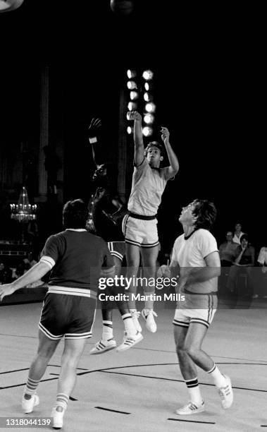 Player of the Phoenix Suns Paul Westphal shoots over NBA player of the New York Knicks Earl Monroe as American actor Richard Hatch looks on during...