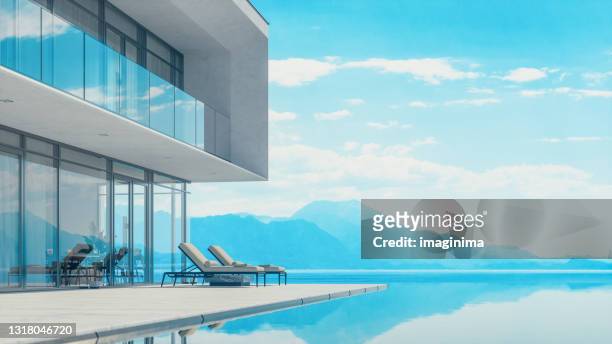 modern luxe huis met privé overloopzwembad - villa pool stockfoto's en -beelden