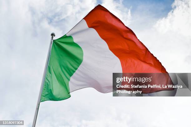 italian flag - italy flag stock pictures, royalty-free photos & images