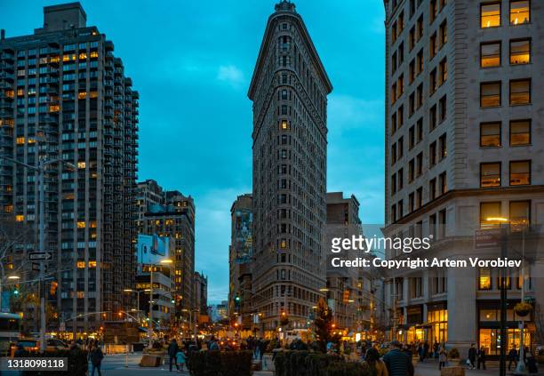 the flatiron district at night - union square new york city stockfoto's en -beelden