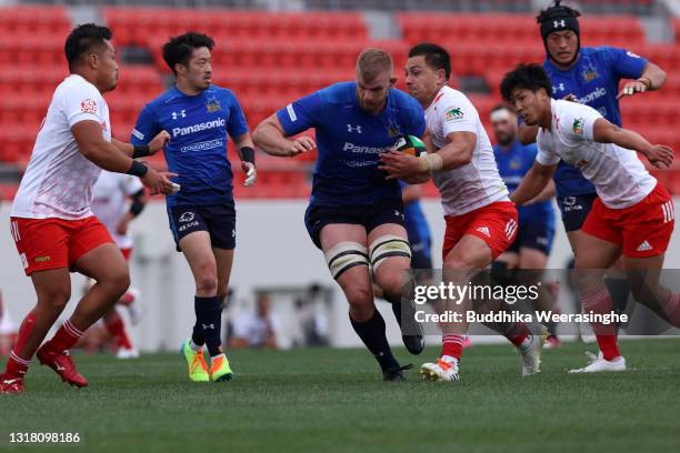 George Kruis of Panasonic Wild Knights is tackled during the Top League Playoff Semi Final match between Toyota Verblitz and Panasonic Wild Knights...