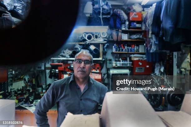 leather, shoe, bag repair: small business - sole of shoe stock pictures, royalty-free photos & images