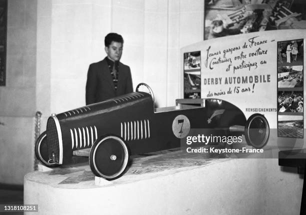 Caisse à savon exposée au salon de l'automobile, le 14 octobre 1949, à Paris.