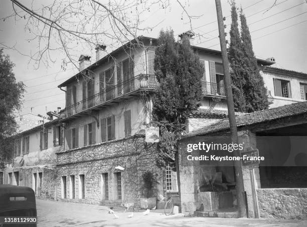 Auberge de la 'Colombe d'Or' à Saint-Paul-de-Vence, en février 1949.